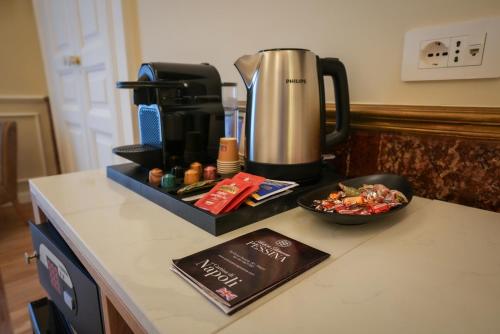 Einrichtungen, Antica Dimora Pessina near Santa Maria dellAnimPurgatorio Ad Arco Kirche