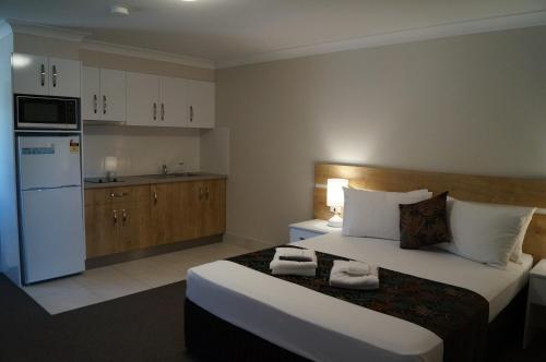 Castle Crest Motel Room Type - Self Contained Two Bedroom Family Castle Crest Motel Room Type - Self Contained Two Bedroom Family