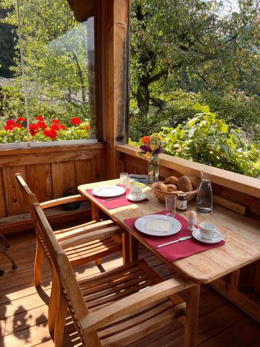 Three-Bedroom Apartment with Mountain View