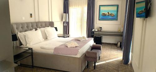 Suite with Sea View image 2
