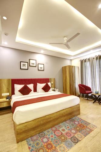Deluxe Room image 2