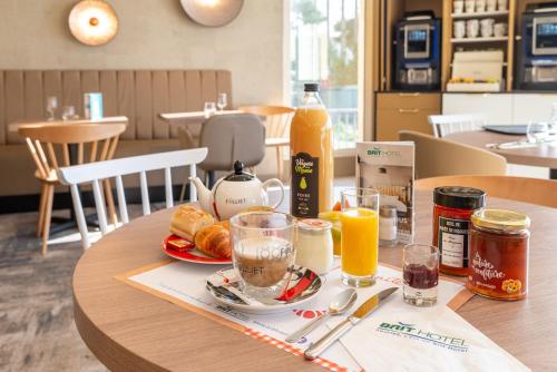 Brit Hotel Orleans St Jean de Braye - L'Antares in Saint-Jean-de-Braye