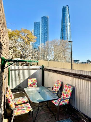 Balcony/terrace, Millers Point Waterview in Circular Quay