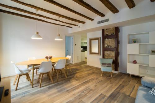 2 bedrooms, 4 beds