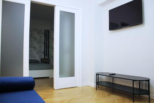 Comfort Corner - 1A 4