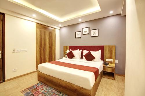 Superior King Room image 8