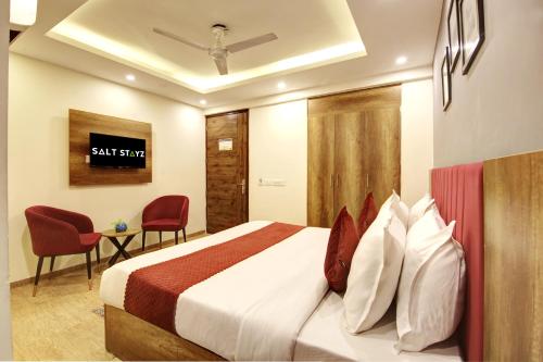 Superior King Room image 7