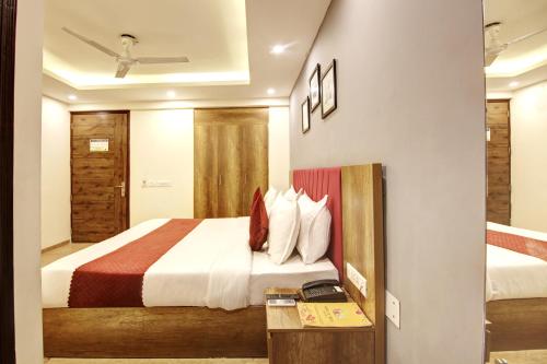 Superior King Room image 6