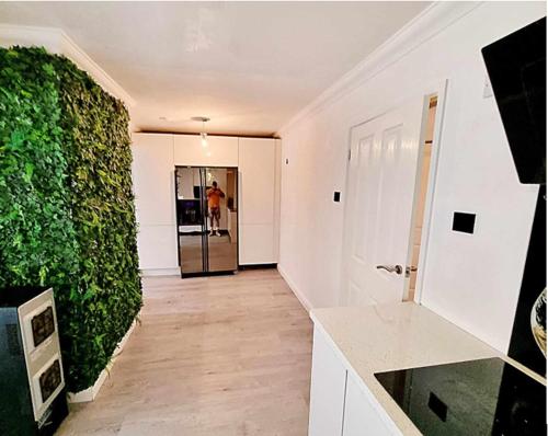 Modern well kept home- Entire House in Pontypridd