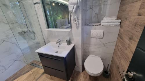 B&B Botel Charlie - image 12