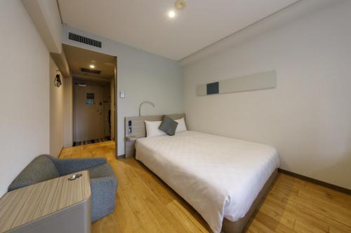 Small Double Room (Wooden Floor) with Lounge Access ＆ Complimentary Light Breakfast - Non-Smoking image 5
