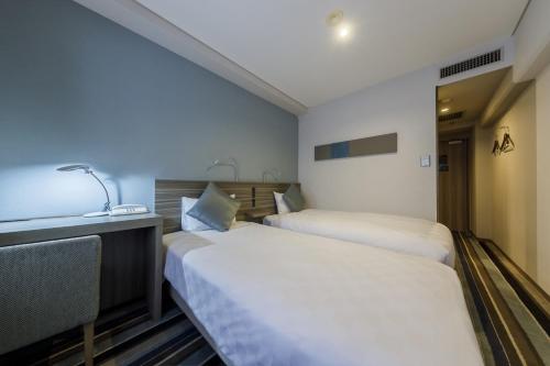 Twin Room with Lounge Access ＆ Complimentary Light Breakfast - Non-Smoking image 4