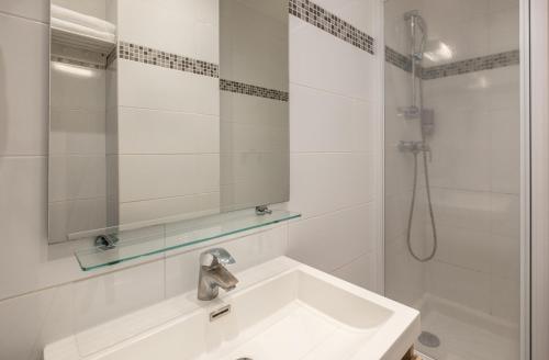 Hotel la Perle Montparnasse - image 10