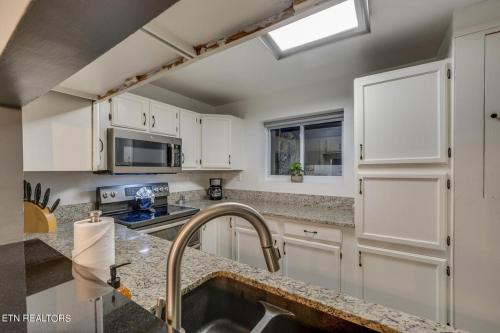 Large Modern-style Condo W Pool, Gym, Game Room