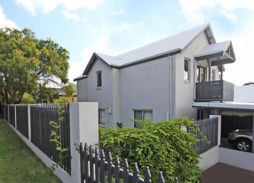 Stones-Throw - Margaret River