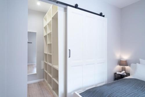 Super Central NEW apartment with air conditioning - image 5