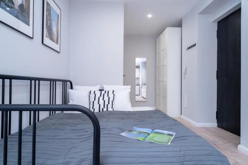 Super Central NEW apartment with air conditioning - image 14