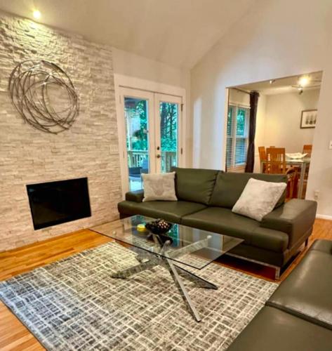 Modern Spacious Retreat near Braves stadium in Marietta, USA
