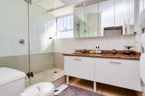 Hermanus Beachfront Lodge - image 2