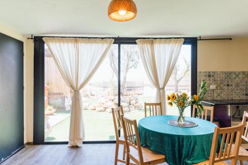 שיח מדבר לינה בנגב Burning Bush Negev in Sde Boker