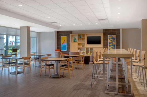 Home2 Suites by Hilton Destin - image 13