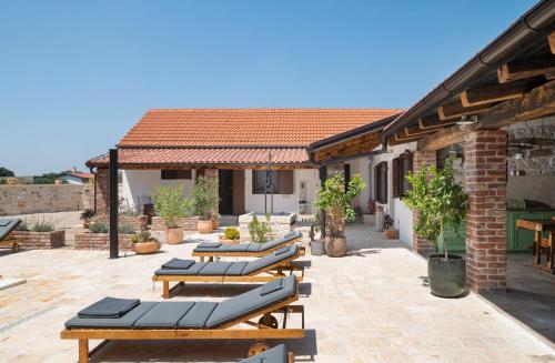 Villa Rustica ZadarVillas in Smilcic