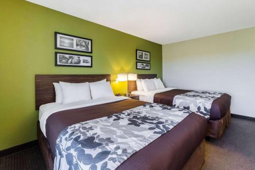 Queen Room with Two Queen Beds - Non-Smoking