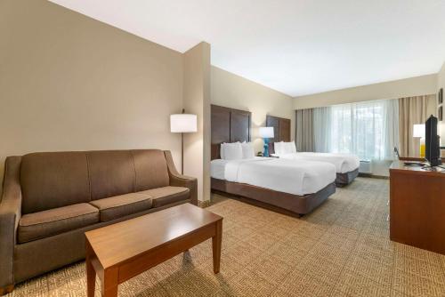 Comfort Suites Near Vancouver Mall - image 12