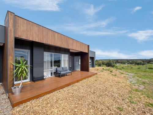 Cusmano Retreat - contemporary rural homestay