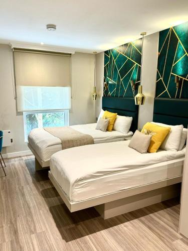 NOX Richmond near White Cross