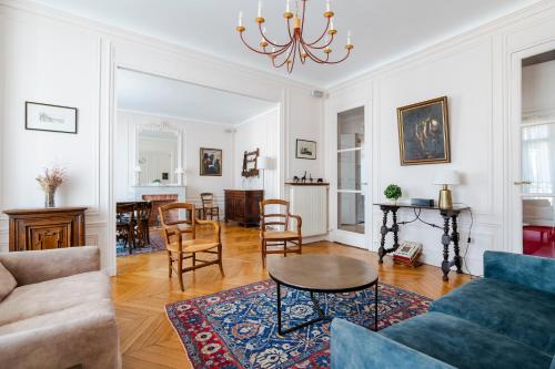 Veeve - Avenue to the Eiffel Tower - image 14