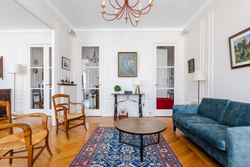 Veeve - Avenue to the Eiffel Tower - image 10