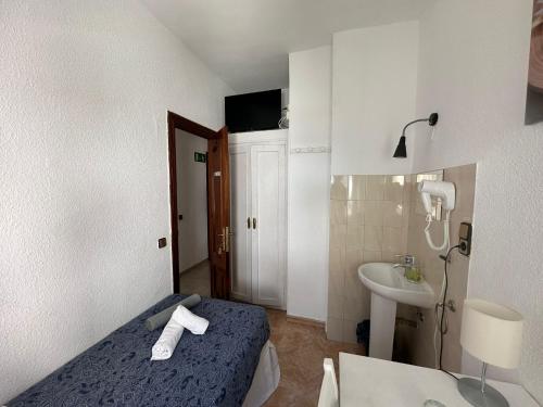 Hostal Arrate - image 11