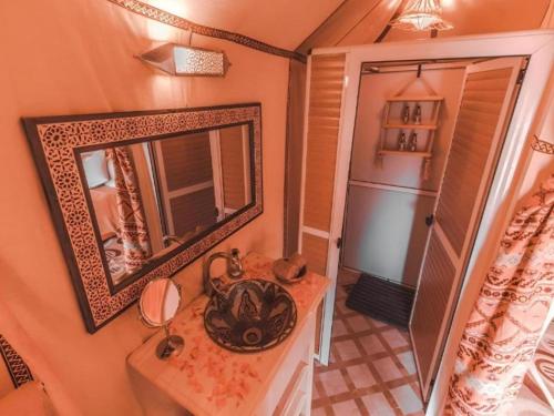 Łazienka, Sahara Family Luxury Camp in Merzuga