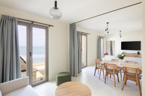 Family Suite with Ocean View image 6