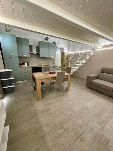 House Karol, Naples