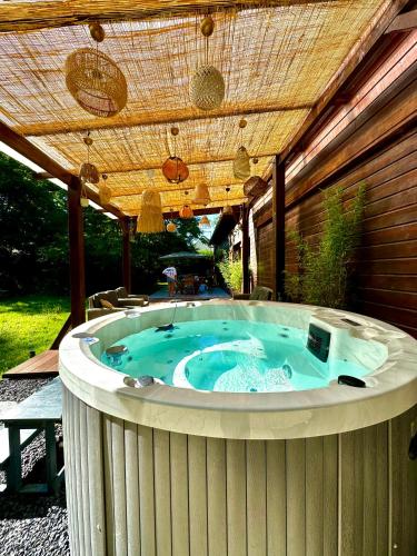 Chalet Acacia au calme 1h30 de Paris in Chateau-Renard