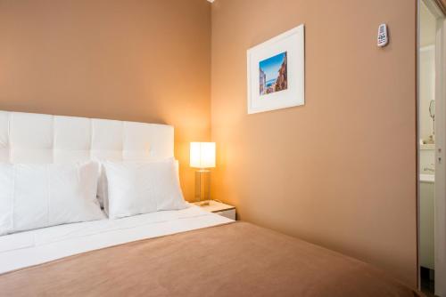 Small Double Room image 5