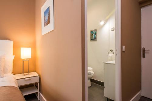 Small Double Room image 4