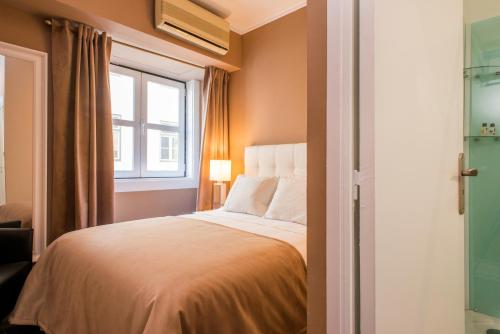 Small Double Room image 6