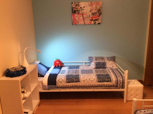 Twin Room with Private External Bathroom image 9