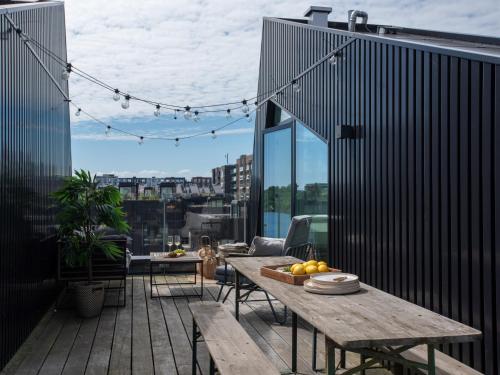 Sanders Pier - Fantastic 3-Bedroom Townhouse with Balcony Terrace - image 10