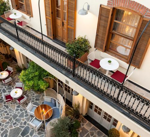 Ecole St. Pierre Hotel - main image