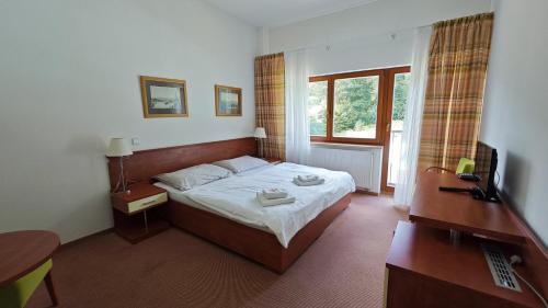 Double or Twin Room with Garden View room in Geyserpark Village