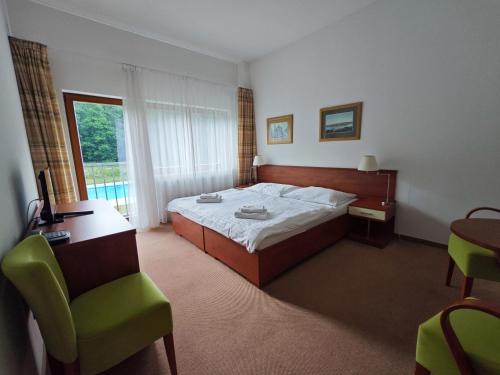 Double or Twin Room with Pool View image 9