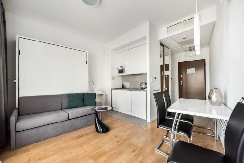 New Varsovia Comfort 614 by BookingHost, Warsaw