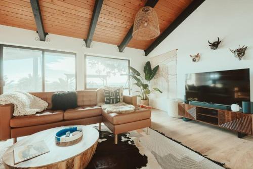 Vista El Pomar-Luxe Hill Top Home in Charolais