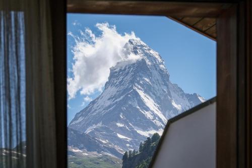 Twin or Double Room with Matterhorn View image 6