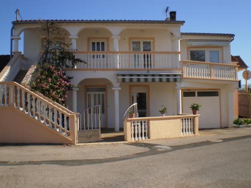  Apartmani Ana, Pension in Drage