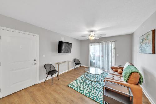Stonecrest 717, 2bd Apt I Free Parking I Pool in New Albany, USA
